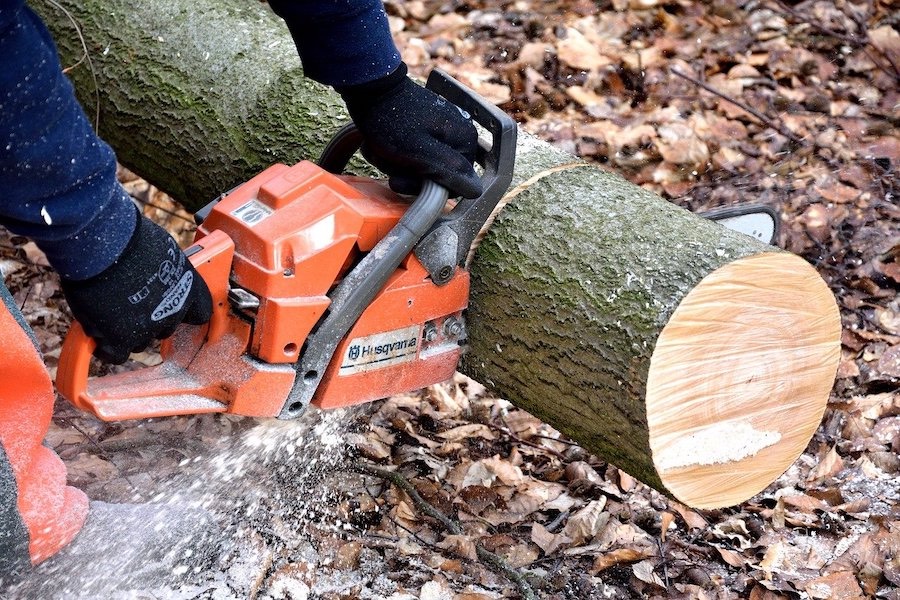 How Do I Stop My Chainsaw From Cutting Crooked